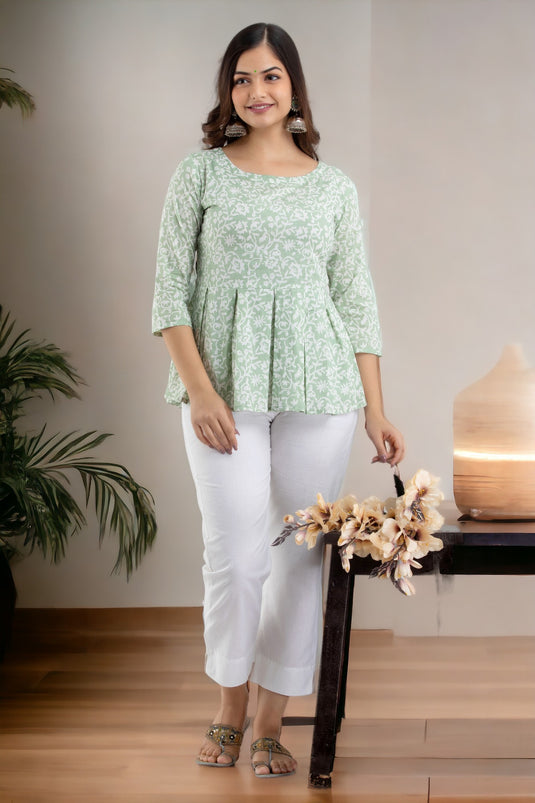 Women's Pure Cotton Printed Attractive Western Tops with Regular Sleeves