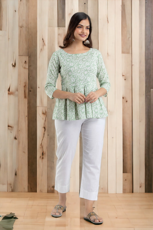 Women's Pure Cotton Printed Attractive Western Tops with Regular Sleeves